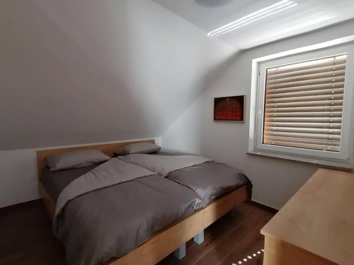Blatnikov Hram Hotel Dvor Exterior photo
